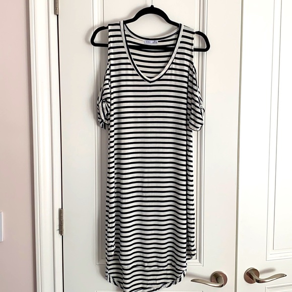 Dress - Picture 1 of 4